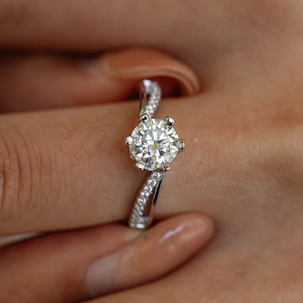 خاتم لوميرا بتصميم ملتوي مرصع  - مراجعة Moissanite Engagement Ring 1 Carat وسعره