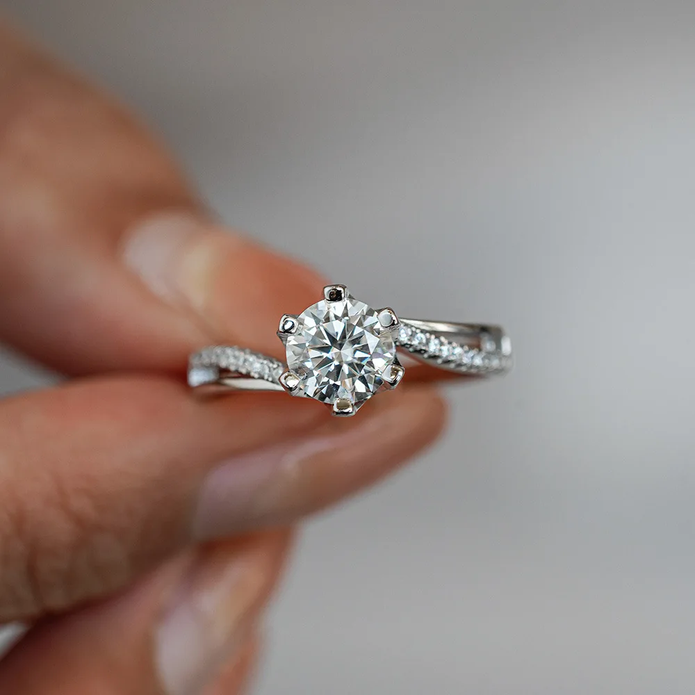 خاتم لوميرا بتصميم ملتوي مرصع  - مراجعة Moissanite Engagement Ring 1 Carat وسعره